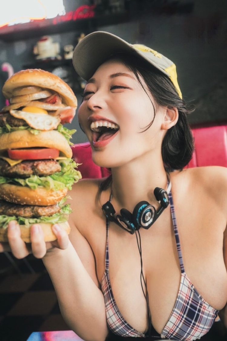 『風吹ケイ2025年カレンダー』（©KADOKAWA）