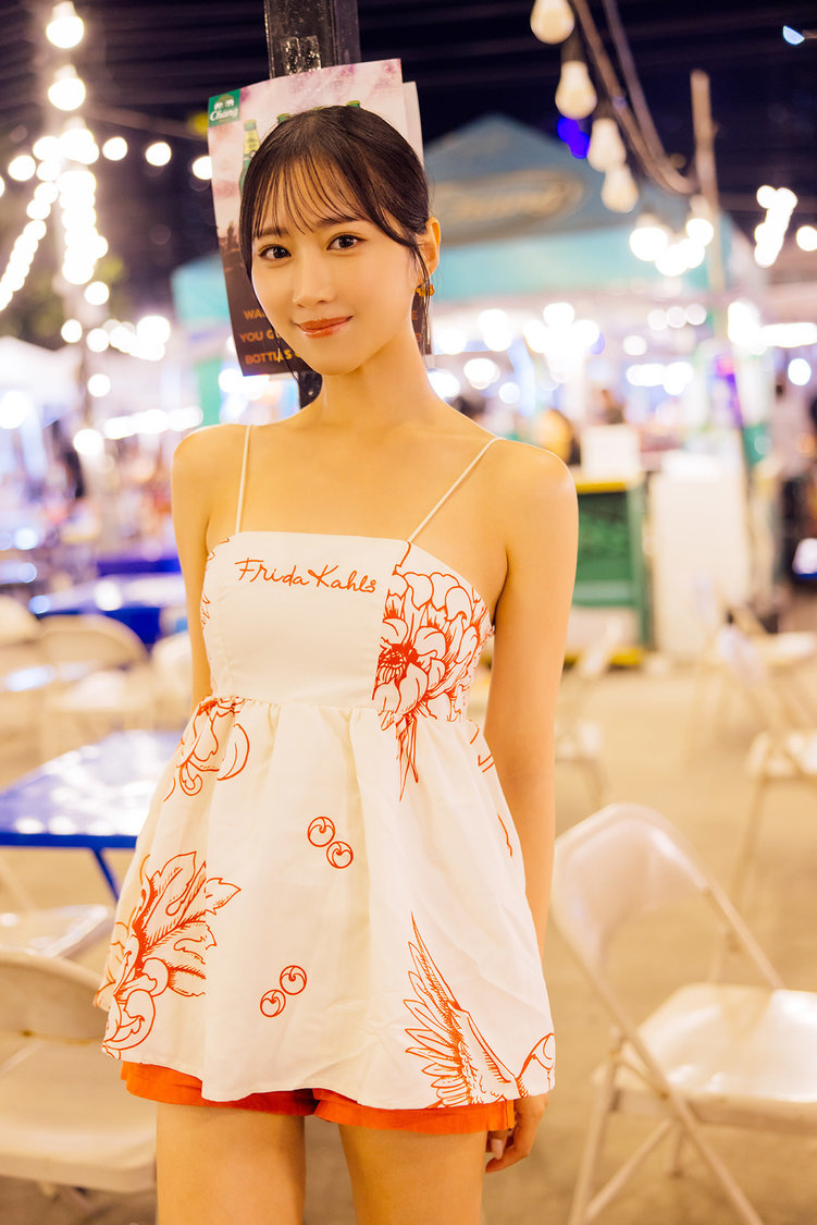 川瀬もえ 1st写真集『Manual』重版記念カット（撮影：横山マサト／光文社刊）