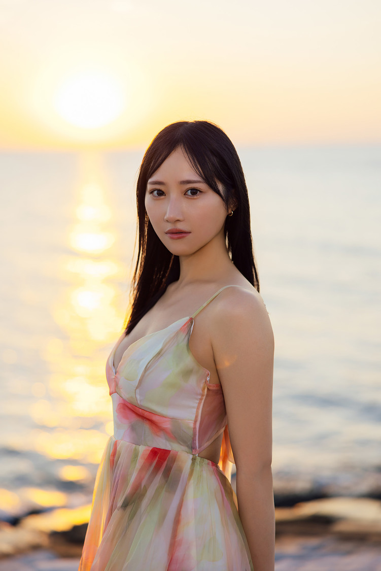 川瀬もえ 1st写真集『Manual』重版記念カット（撮影：横山マサト／光文社刊）