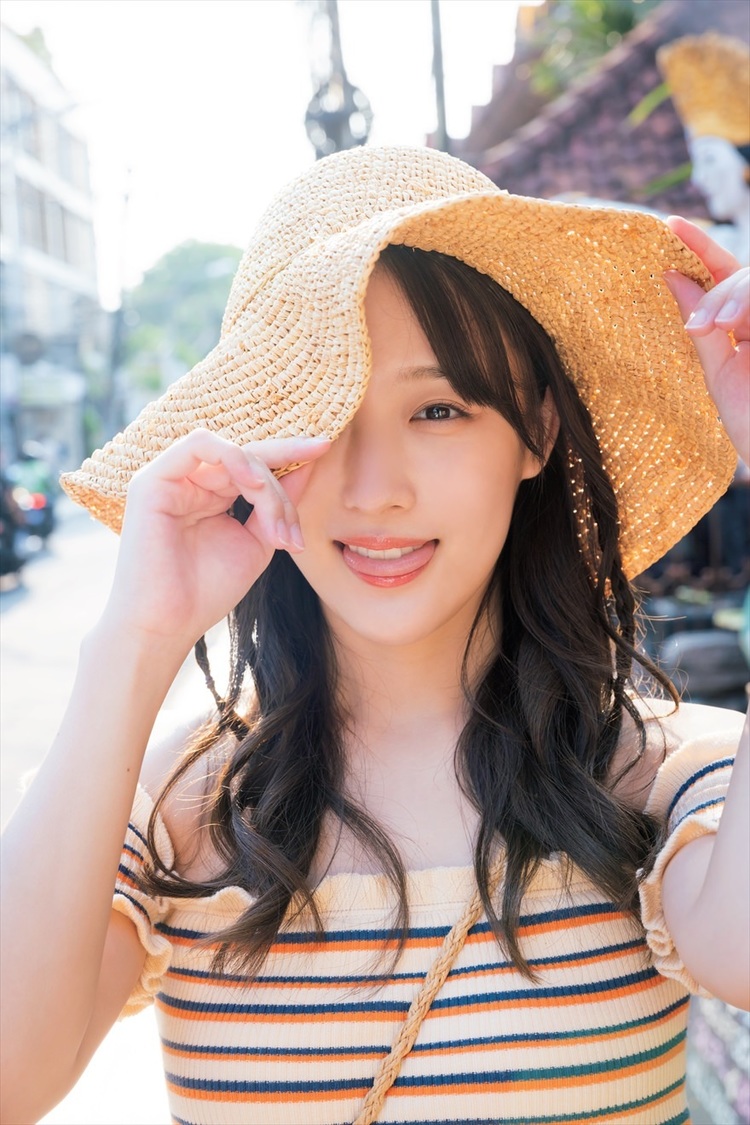 『SKE48 鎌田菜月 1st写真集 やさしい日差し』先行カット第3弾（(C)KADOKAWA (C)Zest, Inc. 撮影：田中智久）