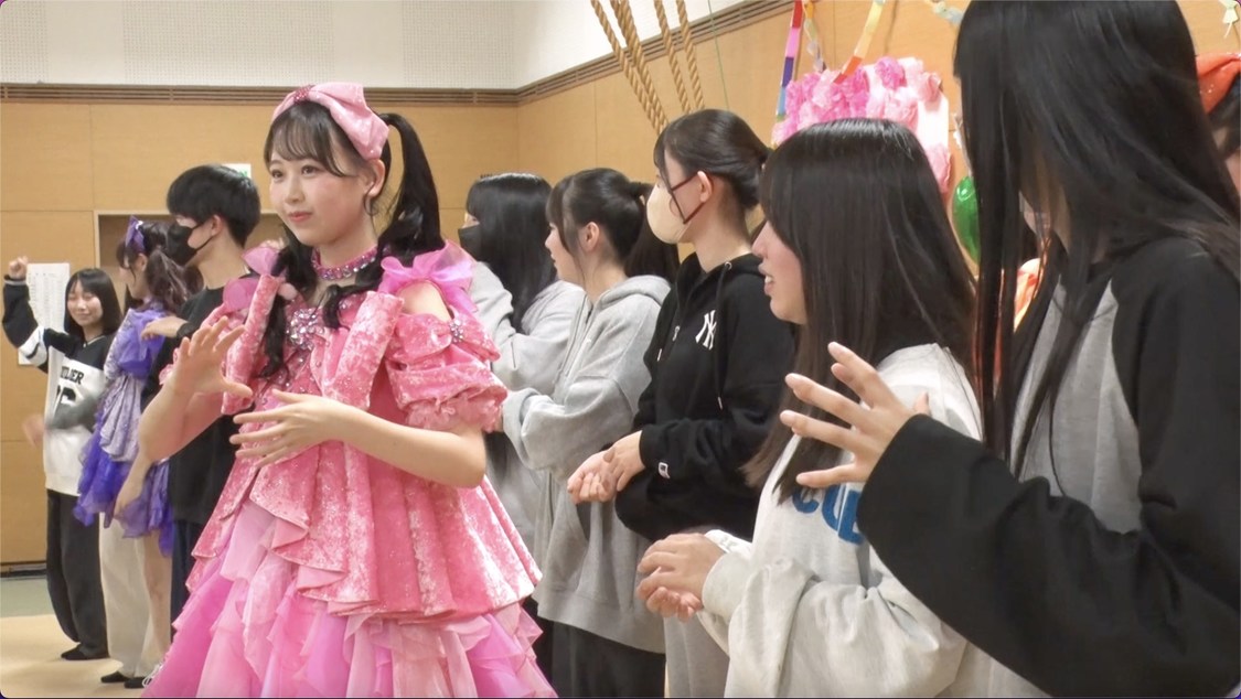 『FRUITS ZIPPERの超めでたいさぷらいずTV』第4話（（C）AbemaTV,Inc.）