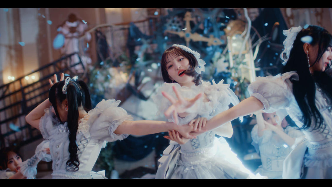 「モブノデレラ」MV（©YOANI／KING RECORDS）