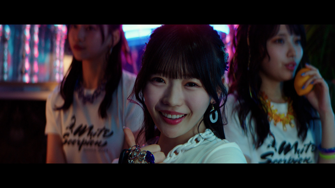 WHITE SCORPION「Beach opening」MV場面写真（©OVERSE）