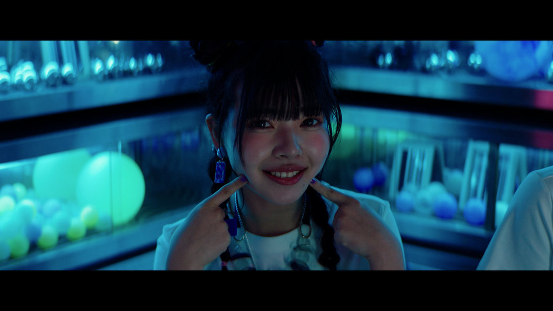 WHITE SCORPION「Beach opening」MV場面写真（©OVERSE）