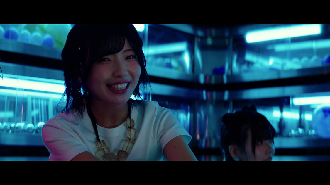 WHITE SCORPION「Beach opening」MV場面写真（©OVERSE）