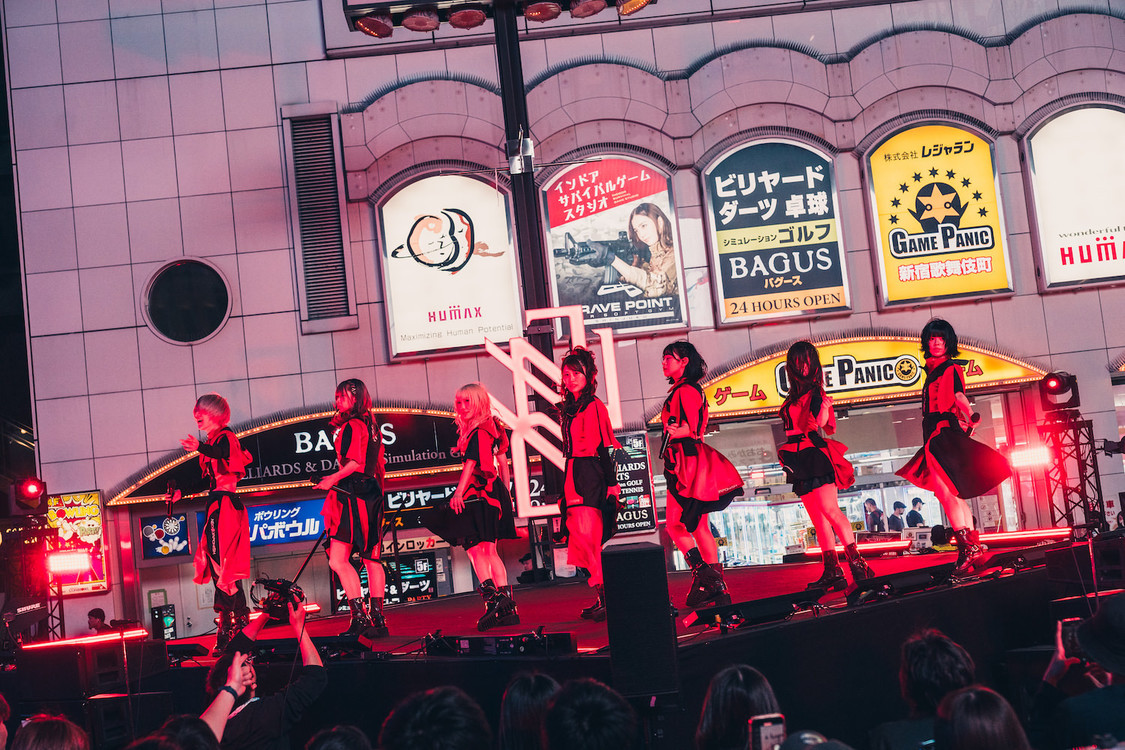 ＜NEO JAPONISM新体制お披露目ライブ＞新宿シネシティ広場特設ステージ（2025年4月22日）