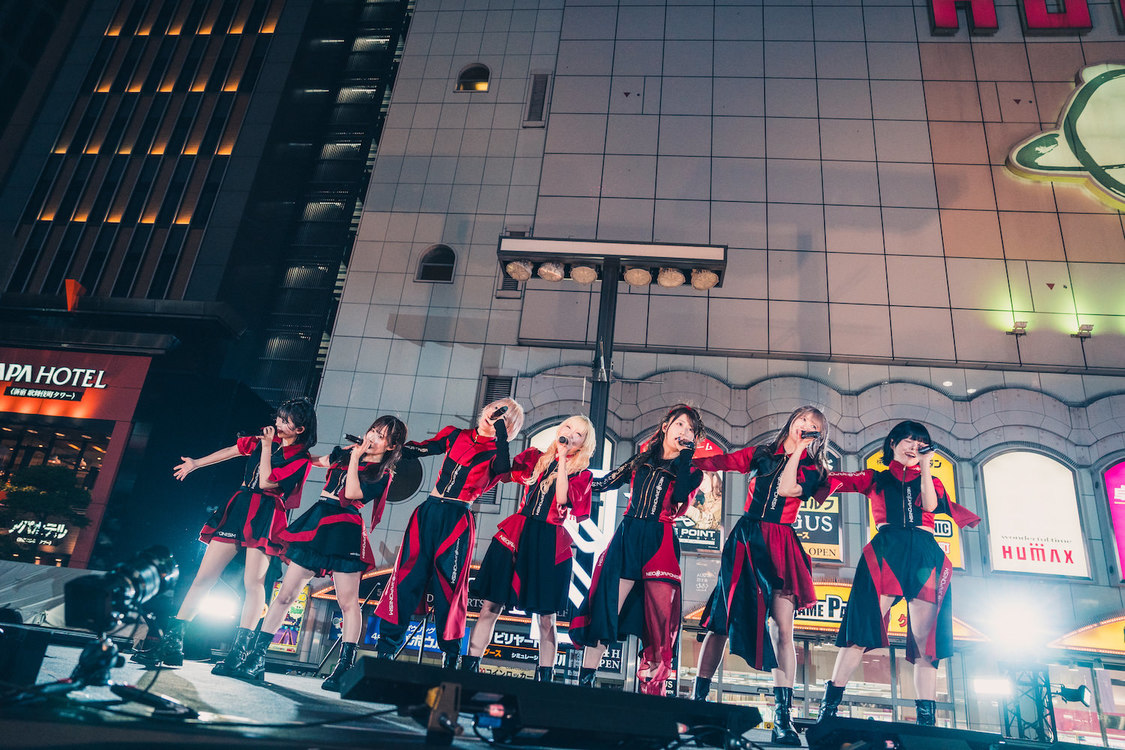 ＜NEO JAPONISM新体制お披露目ライブ＞新宿シネシティ広場特設ステージ（2025年4月22日）