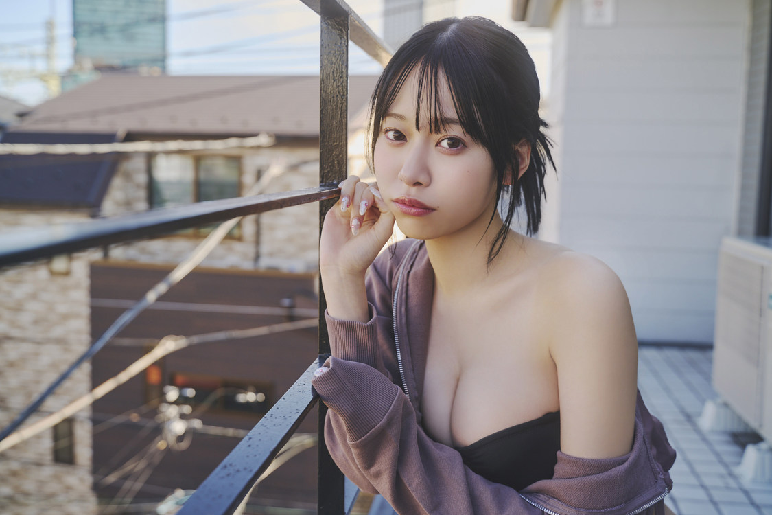 📸 画像：千星真穂『BUBKA』アザーカット（撮影：ハスミショウ(c