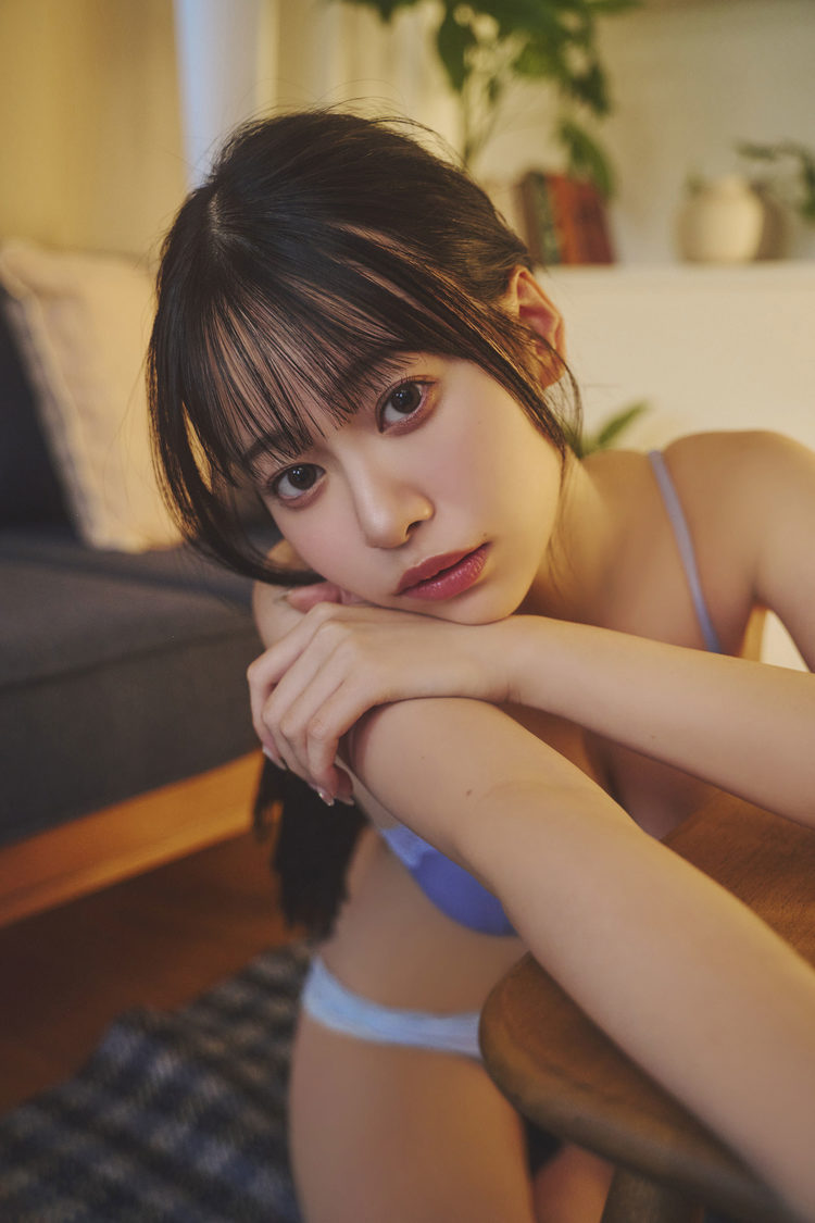 📸 画像：千星真穂『BUBKA』アザーカット（撮影：ハスミショウ(c