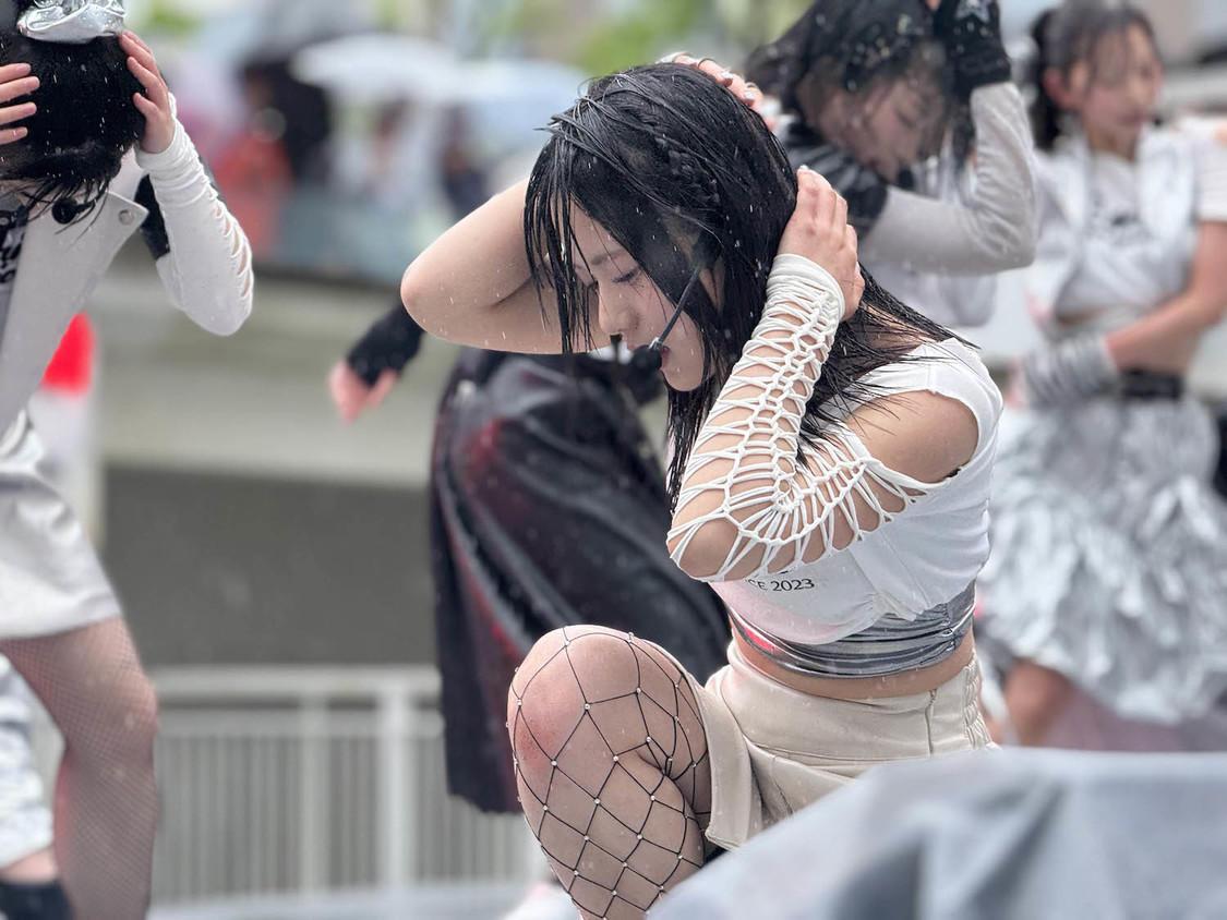 ＜WHITE SCORPION 7thデジタルシングル「Beach opening」リリースイベント＞ららぽーと豊洲 シーサイドデッキ メインステージ（2025年5月6日／©OVERSE）