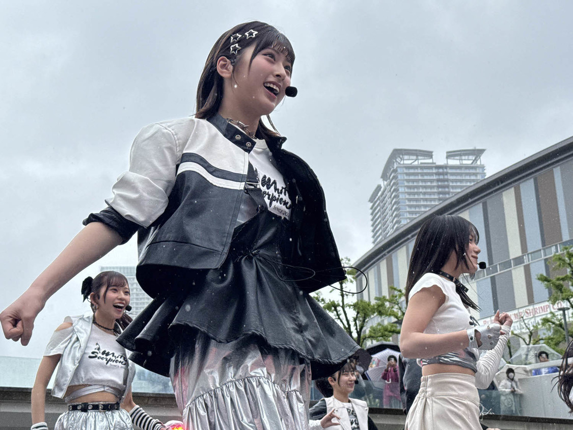 ＜WHITE SCORPION 7thデジタルシングル「Beach opening」リリースイベント＞ららぽーと豊洲 シーサイドデッキ メインステージ（2025年5月6日／©OVERSE）