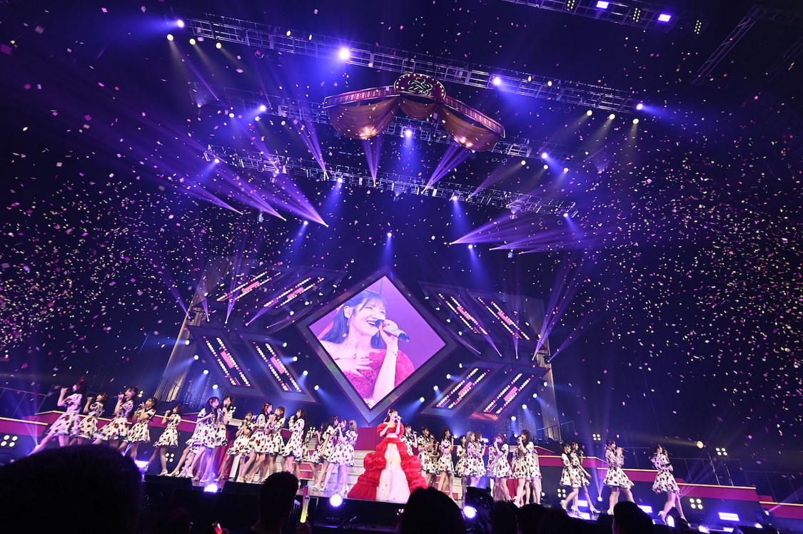 ＜AKB48 20th Year 春コンサート2025村山彩希 卒業コンサート 〜りんごの花が咲く頃に〜＞東京ガーデンシアター（2025年5月6日／©AKB48）