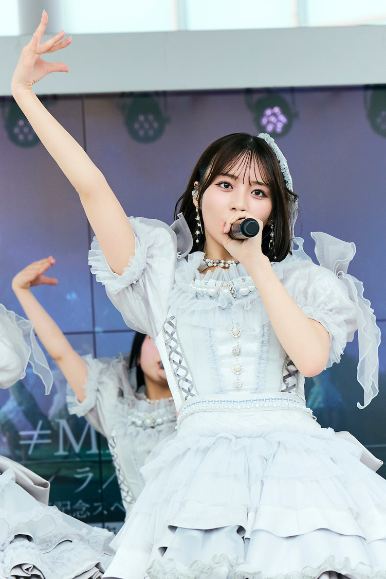 ＜≠ME 10thシングル「モブノデレラ/神様の言うとーり！」発売記念スペシャルリリースイベント＞ららぽーとEXPOCITY　1F空の広場（2025年5月11日　©YOANI／KING RECORDS）