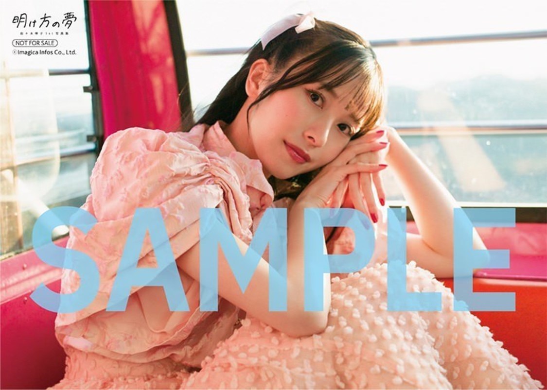 2Lブロマイドにサインを入れて配布