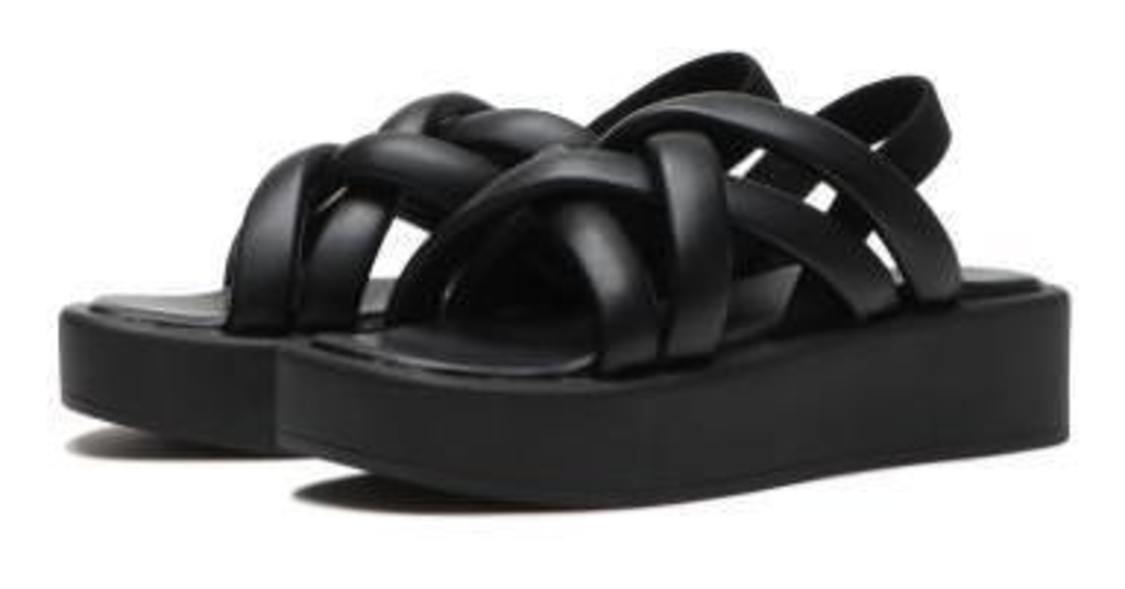 プラットパフサンダル