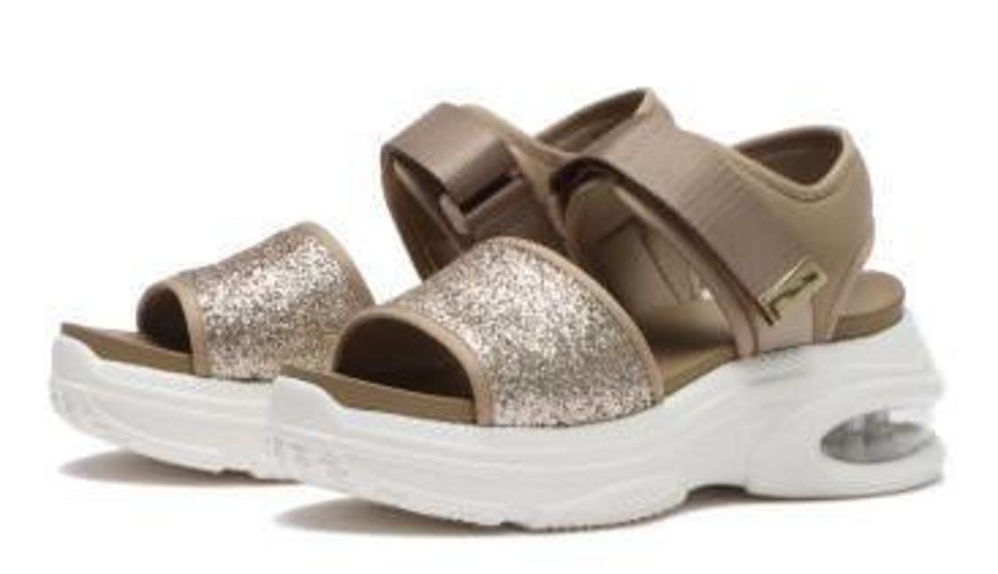 ボリュームグリッターサンダル6.5