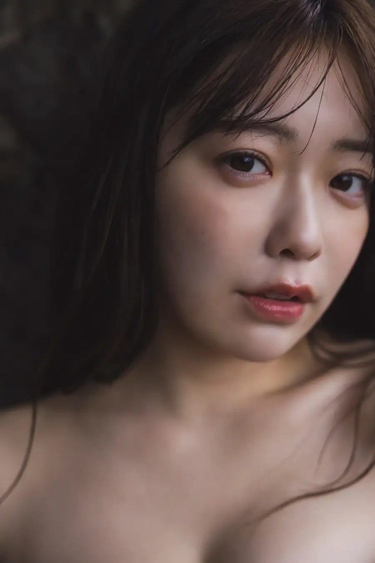 『塩見きら1st写真集　きらららぽん』（撮影：藤本和典）