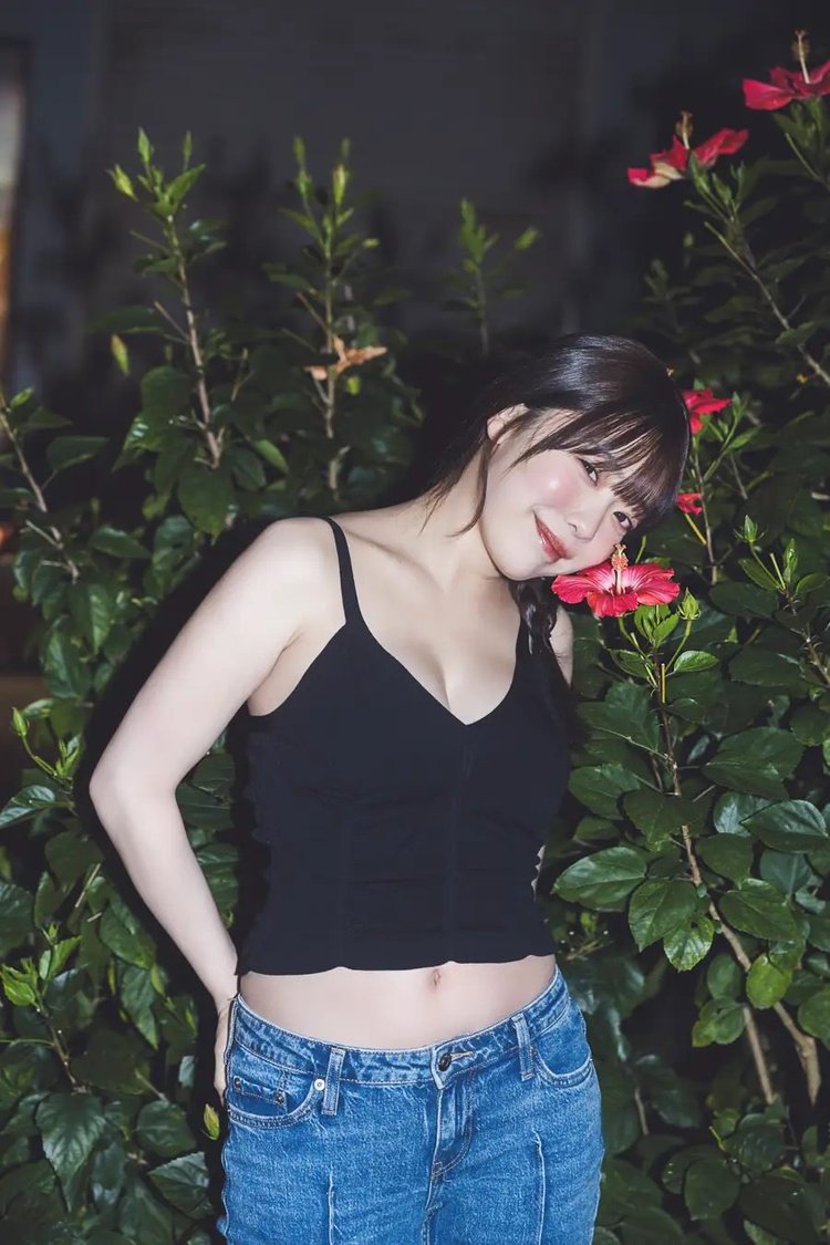 『塩見きら1st写真集　きらららぽん』（撮影：藤本和典）