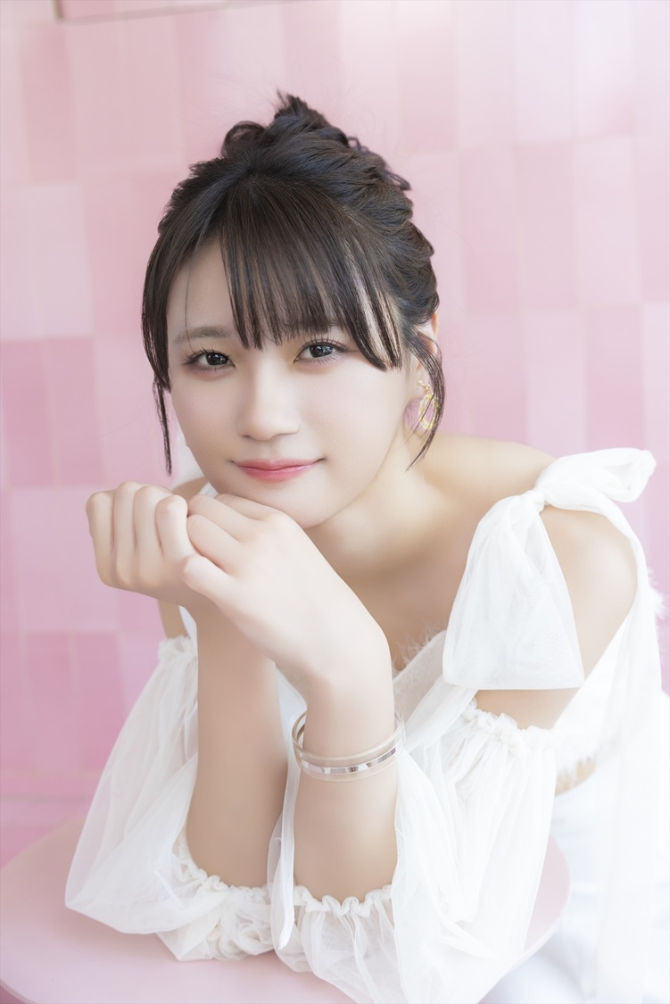 『SKE48 中野愛理1st写真集 可愛いと言って欲しい』HMV&BOOKS online限定カバー（(C)KADOKAWA (C)Zest, Inc. 撮影：田中智久）