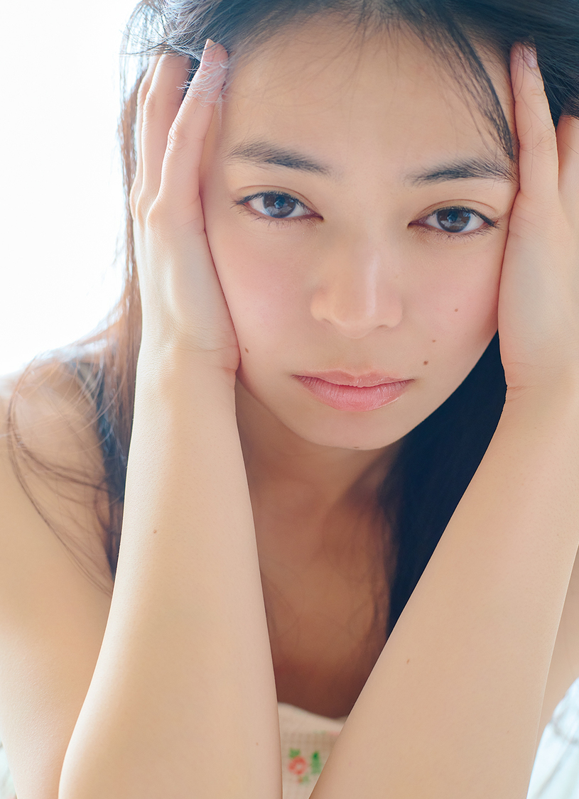 アンジュルム 上國料萌衣写真集『kamiko』 掲載カット