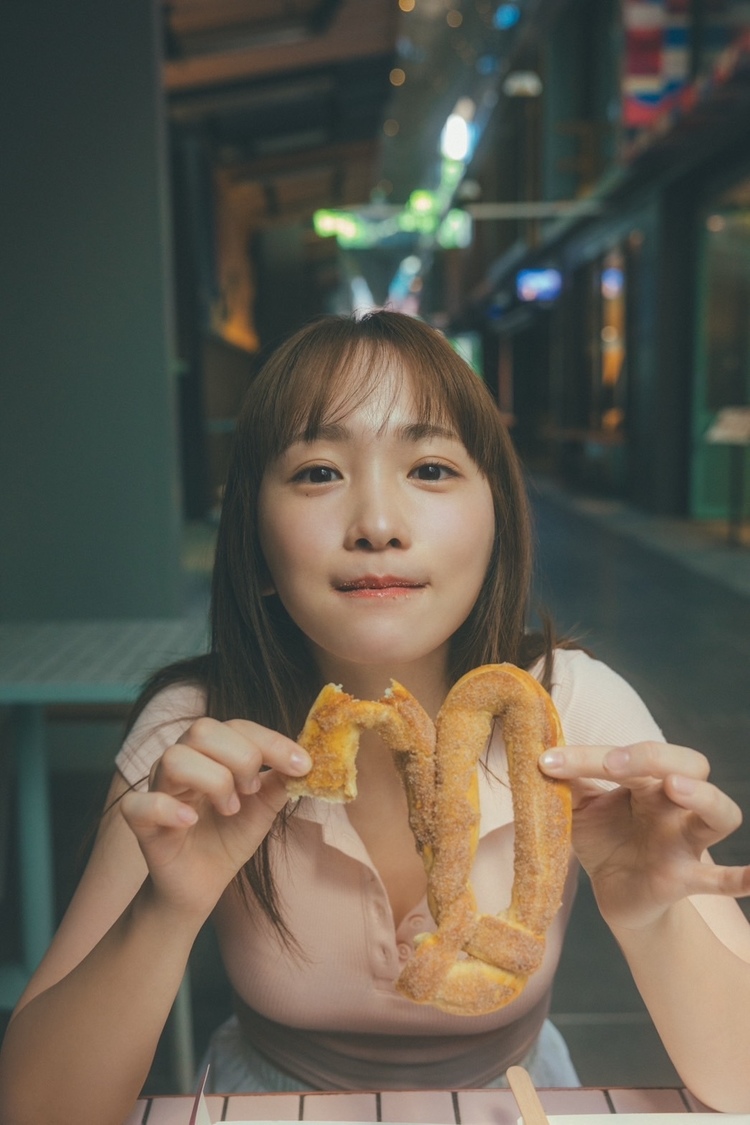 川栄李奈：1st写真集