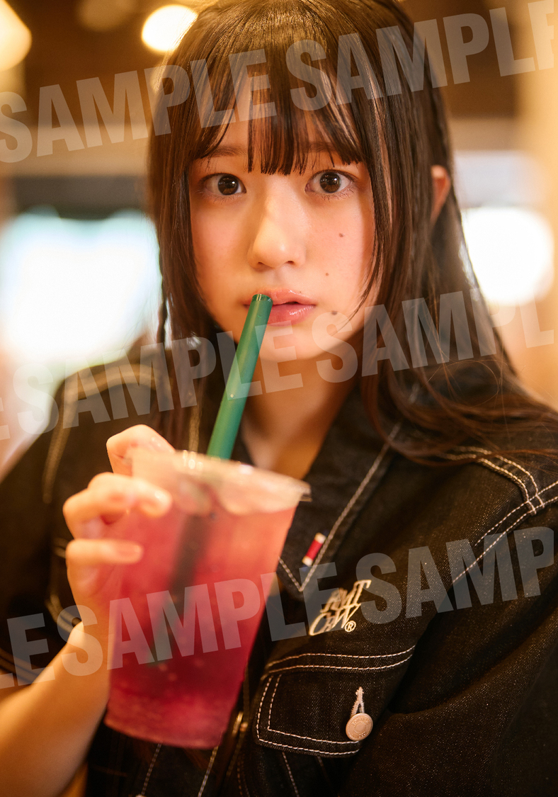 小久保柚乃2nd写真集『こくぼづかん 2』特典生写真（©中村和孝／小学館）