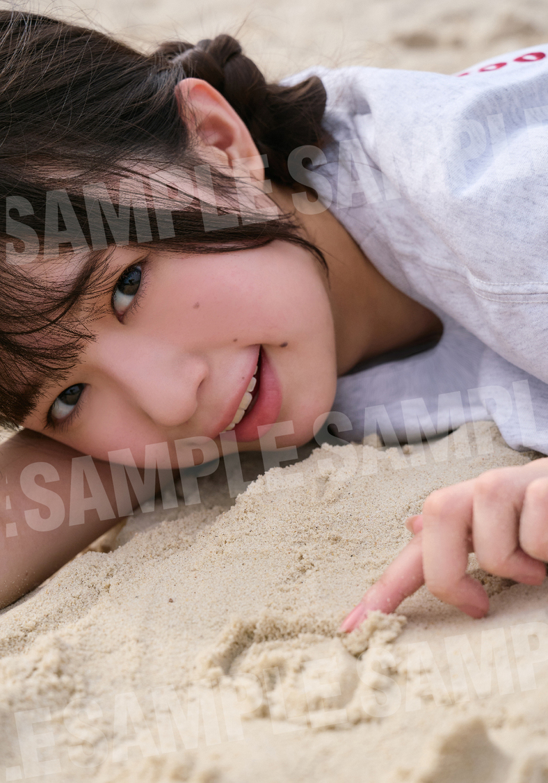 小久保柚乃2nd写真集『こくぼづかん 2』特典生写真（©中村和孝／小学館）