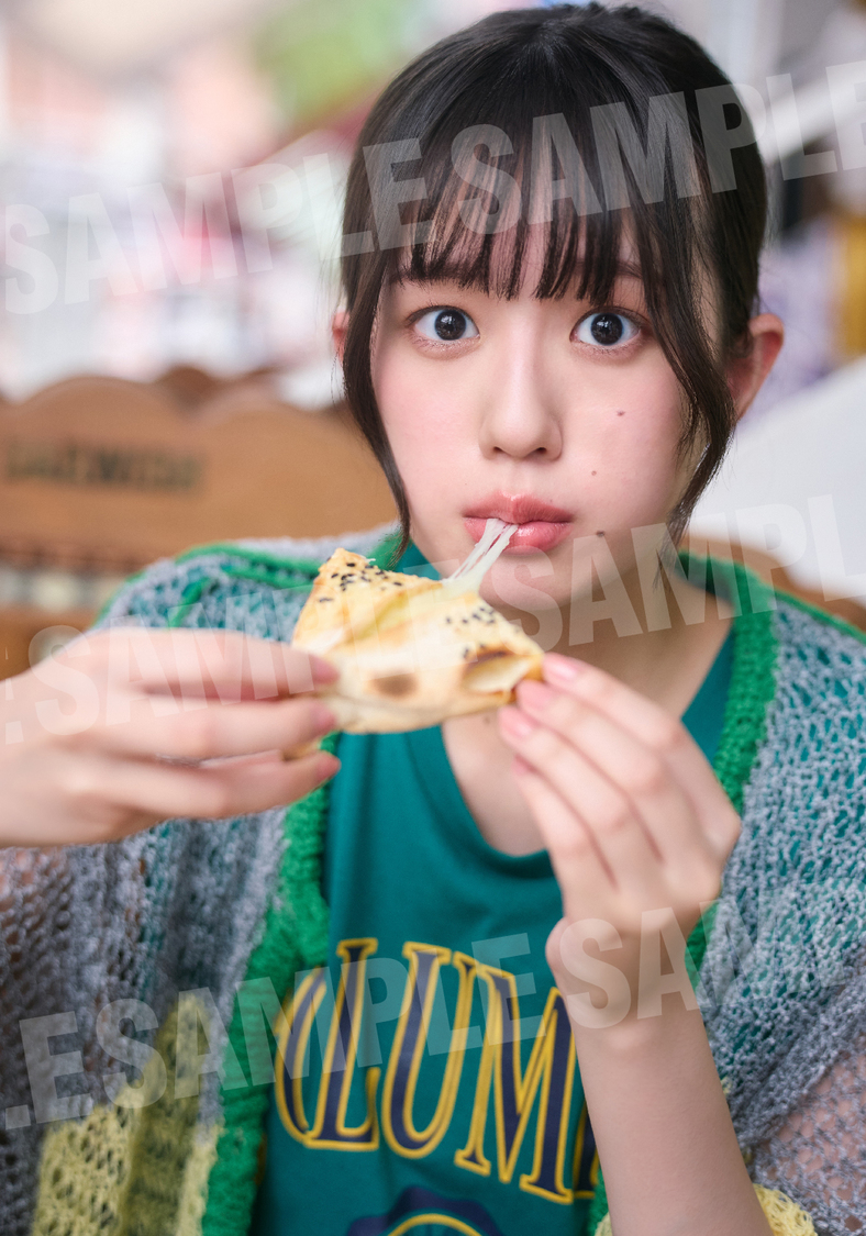 小久保柚乃2nd写真集『こくぼづかん 2』特典生写真（©中村和孝／小学館）