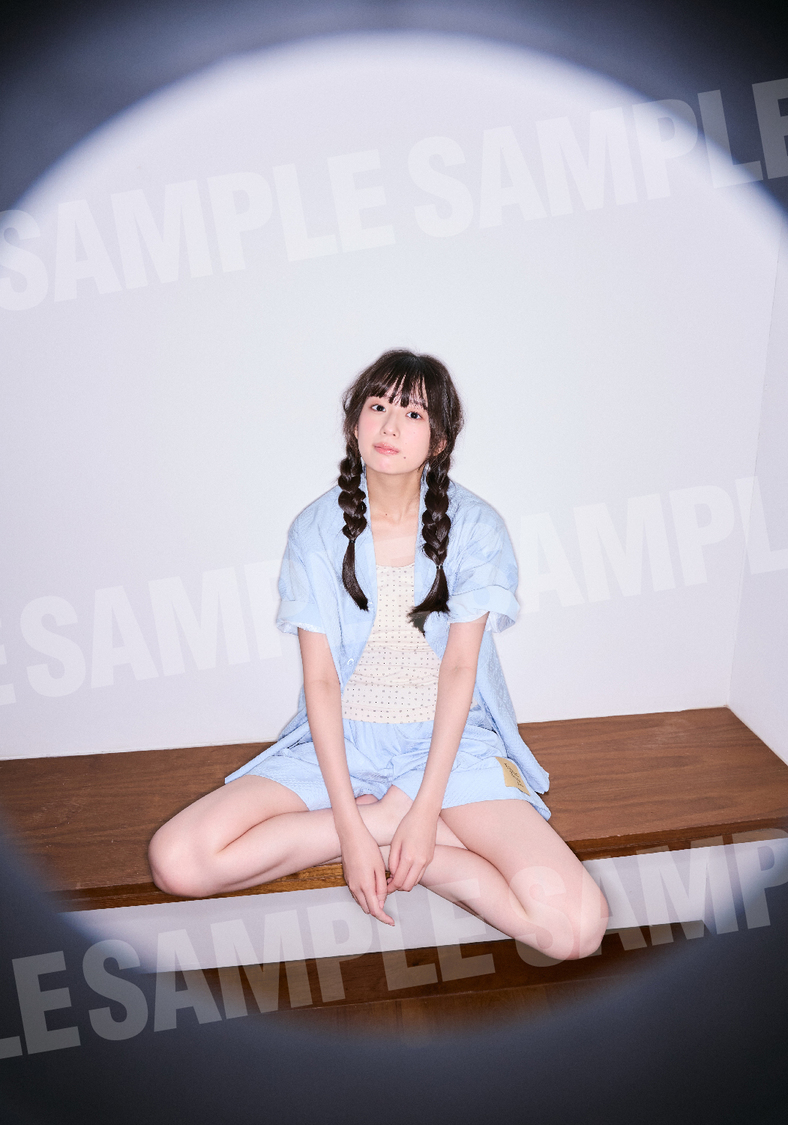 小久保柚乃2nd写真集『こくぼづかん 2』特典生写真（©中村和孝／小学館）