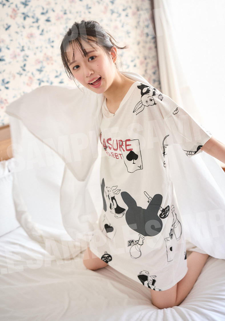 小久保柚乃2nd写真集『こくぼづかん 2』特典生写真（©中村和孝／小学館）