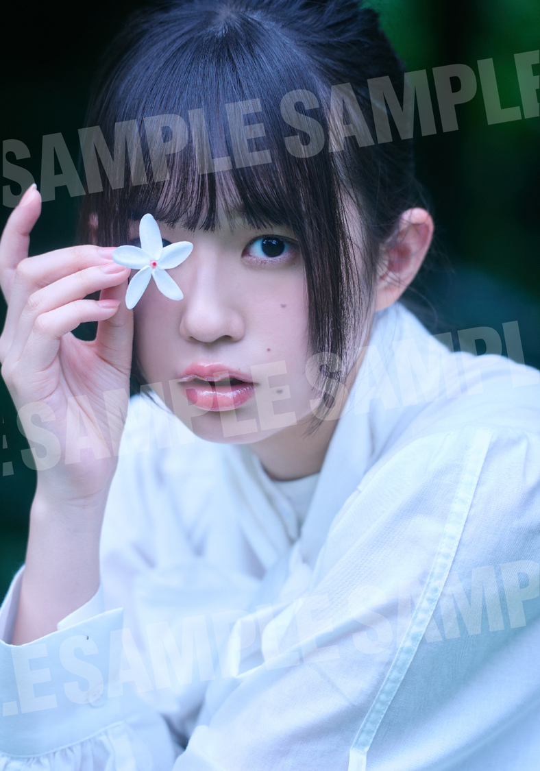 小久保柚乃2nd写真集『こくぼづかん 2』特典生写真（©中村和孝／小学館）