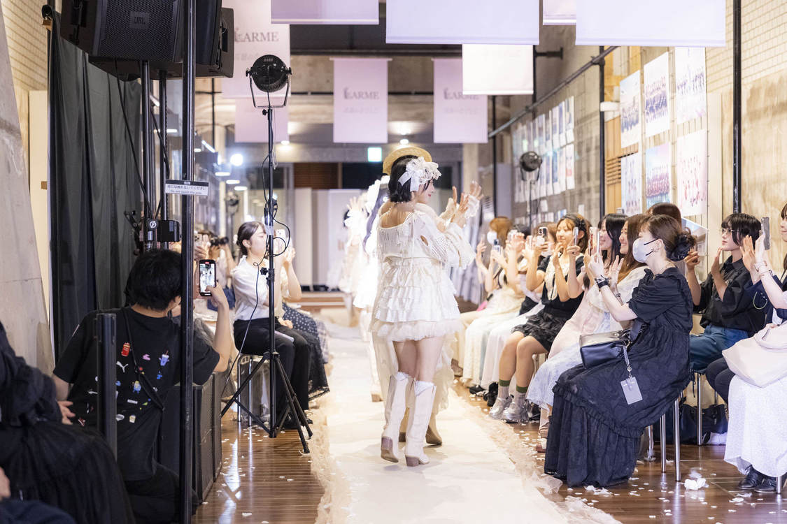 ＜『LARME×高嶺のなでしこ SPECIAL COLLABORATION WEEK』スペシャルファッションショー＞マーチエキュート神田万世橋（2025年6月25日）