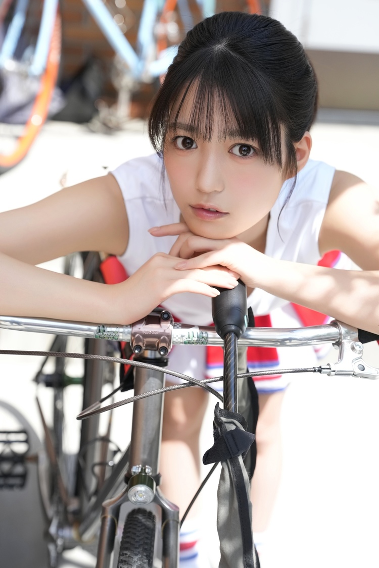 赤間四季『ヤングガンガン』アザーカット（(c)LUCKMAN／SQUARE ENIX）