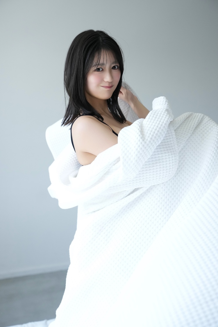 赤間四季『ヤングガンガン』アザーカット（(c)LUCKMAN／SQUARE ENIX）