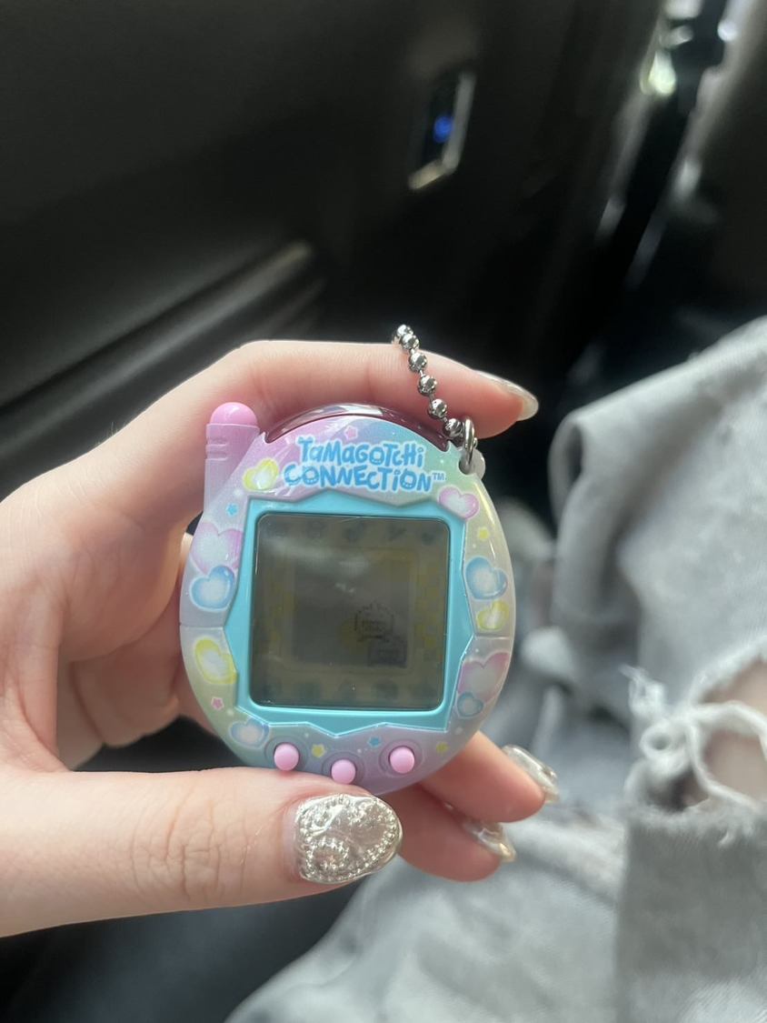 たまごっちを育てています