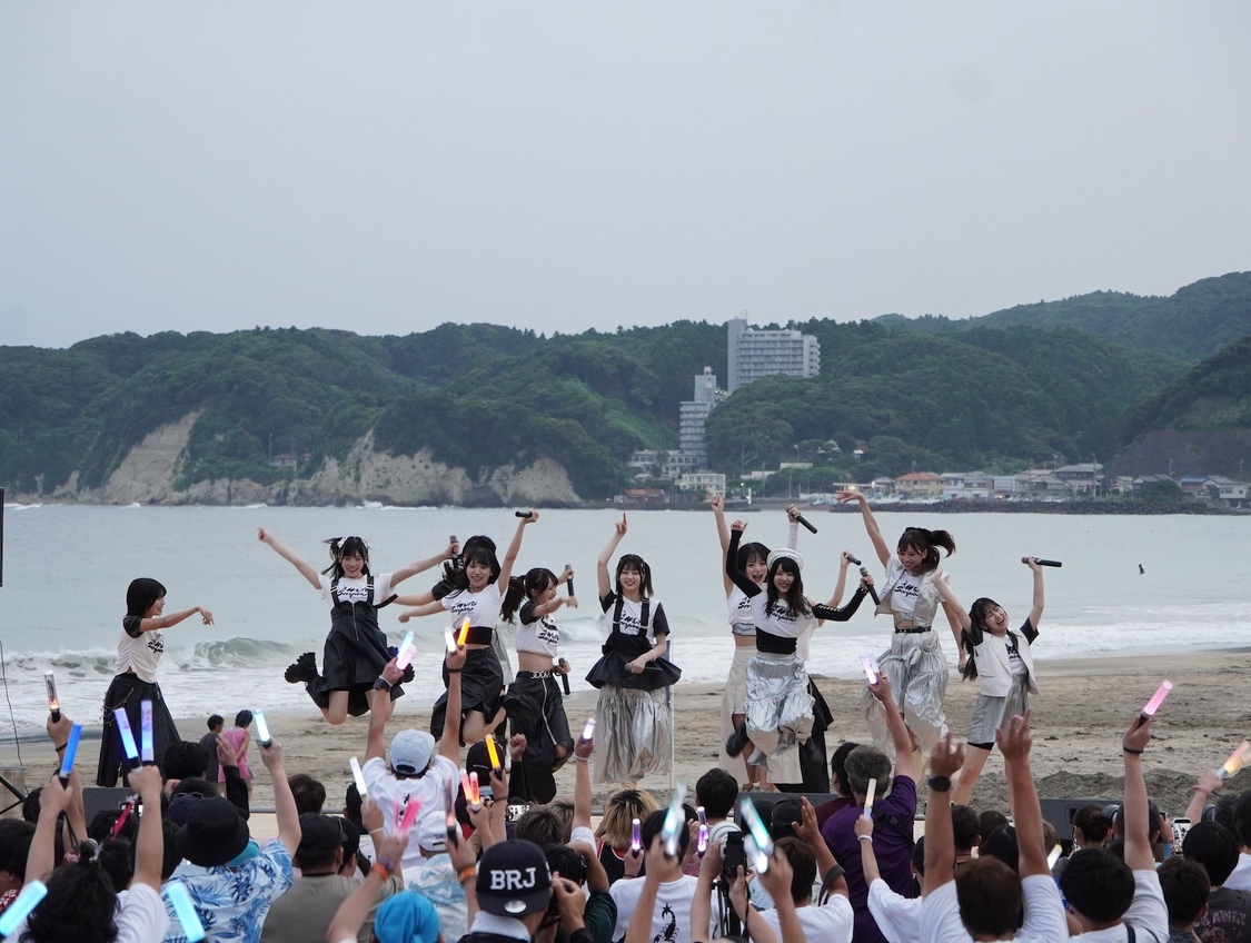 WHITE SCORPION＜リアルBeach opening＞｜ちょうしちとん（©OVERSE）