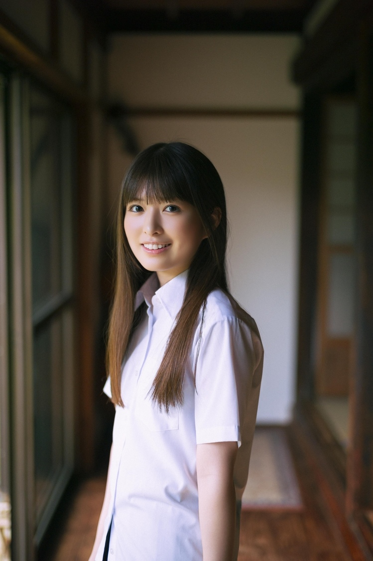 『B.L.T. SUMMER CANDY 2025』（東京ニュース通信社刊）撮影／細居幸次郎