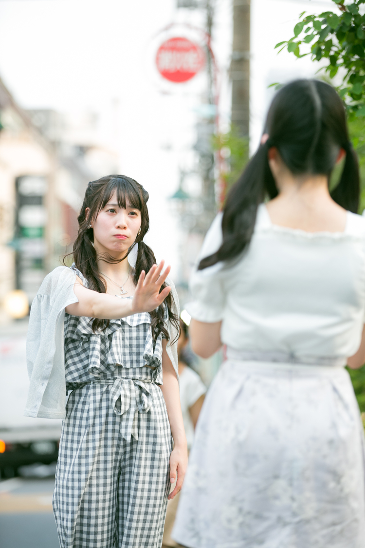 宇佐美幸乃（Luce Twinkle Wink☆）とPop'n'Roll副編集長 茉井良菜