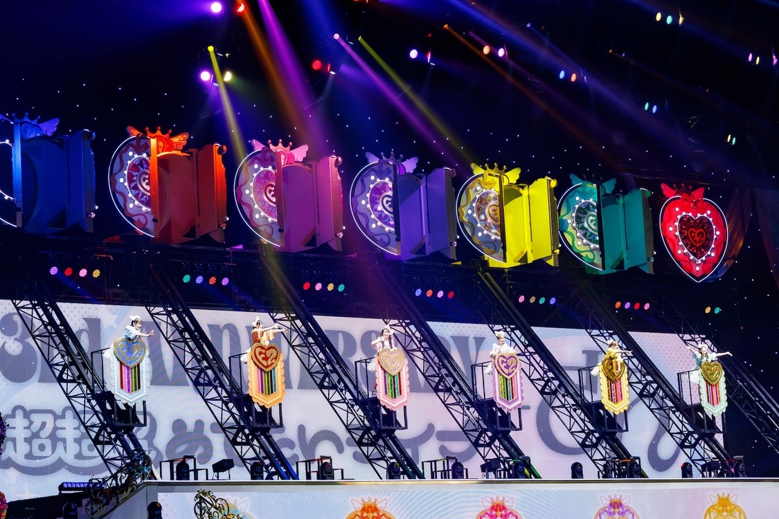 ＜さいたまスーパーアリーナ25周年 FRUITS ZIPPER 3rd ANNIVERSARY 超超超めでたいライブ -さん-＞さいたまスーパーアリーナ（2025年8月2日、3日）｜PHOTO：ヨシモリユウナ、高田梓、ハタサト