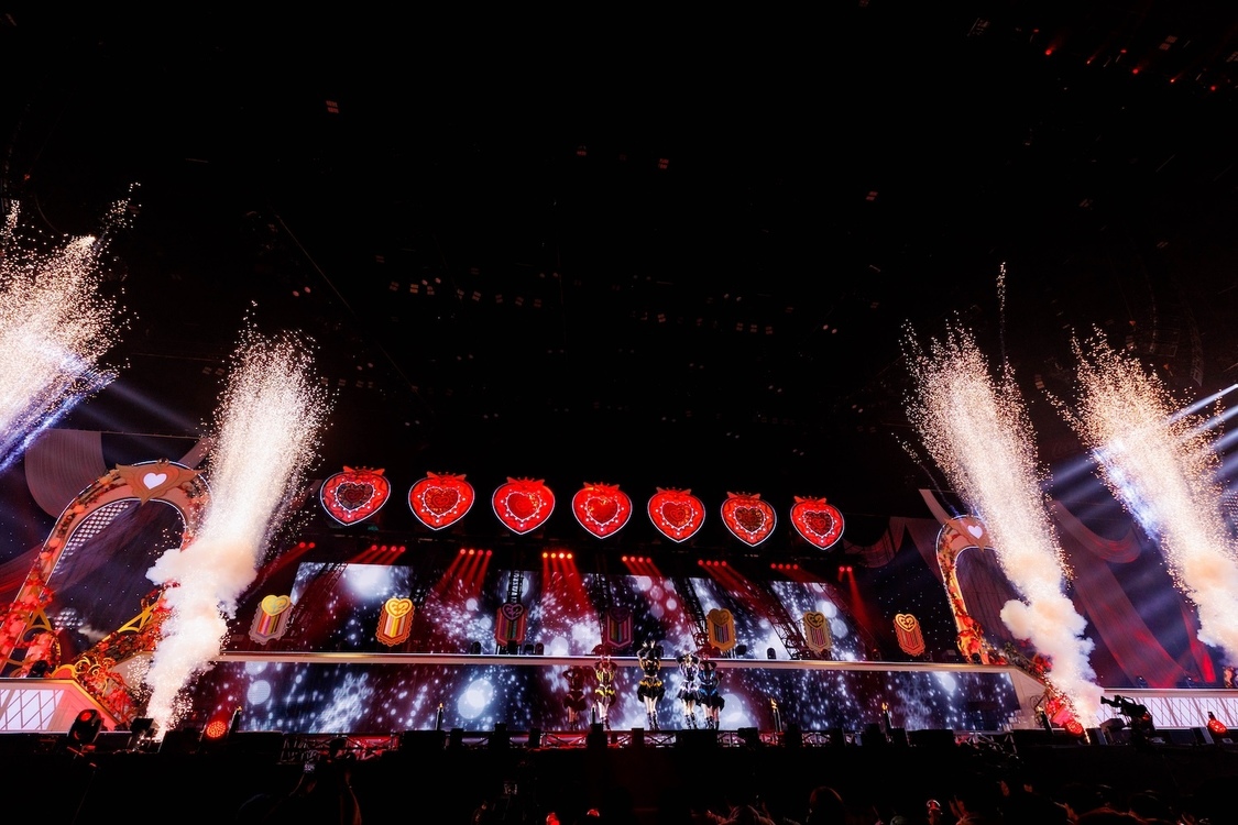 ＜さいたまスーパーアリーナ25周年 FRUITS ZIPPER 3rd ANNIVERSARY 超超超めでたいライブ -さん-＞さいたまスーパーアリーナ（2025年8月2日、3日）｜PHOTO：ヨシモリユウナ、高田梓、ハタサト