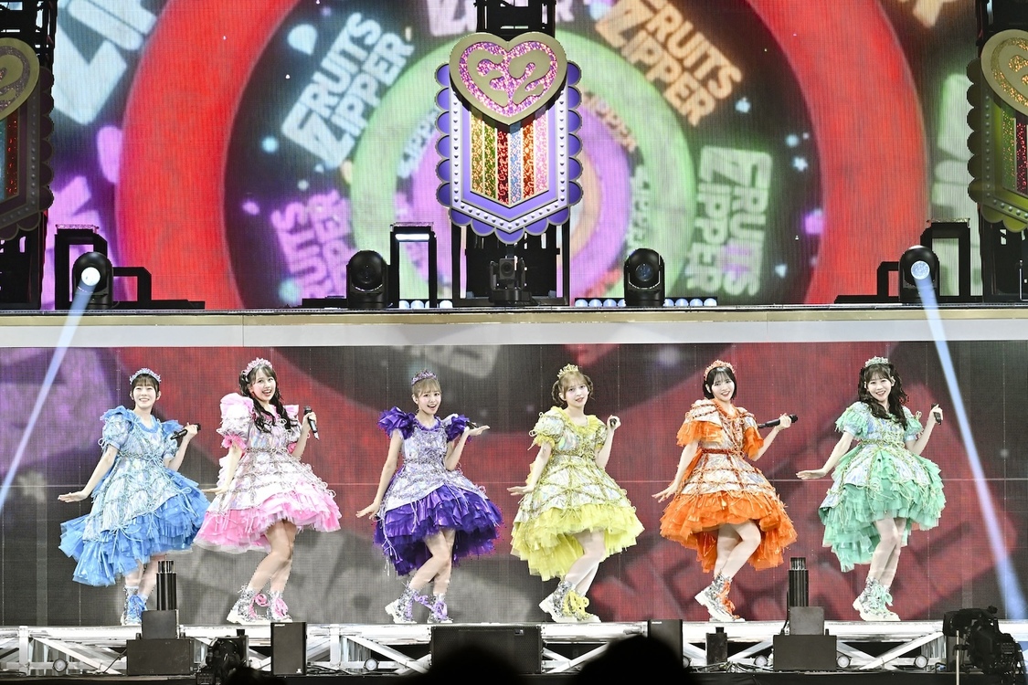 ＜さいたまスーパーアリーナ25周年 FRUITS ZIPPER 3rd ANNIVERSARY 超超超めでたいライブ -さん-＞さいたまスーパーアリーナ（2025年8月2日、3日）｜PHOTO：ヨシモリユウナ、高田梓、ハタサト