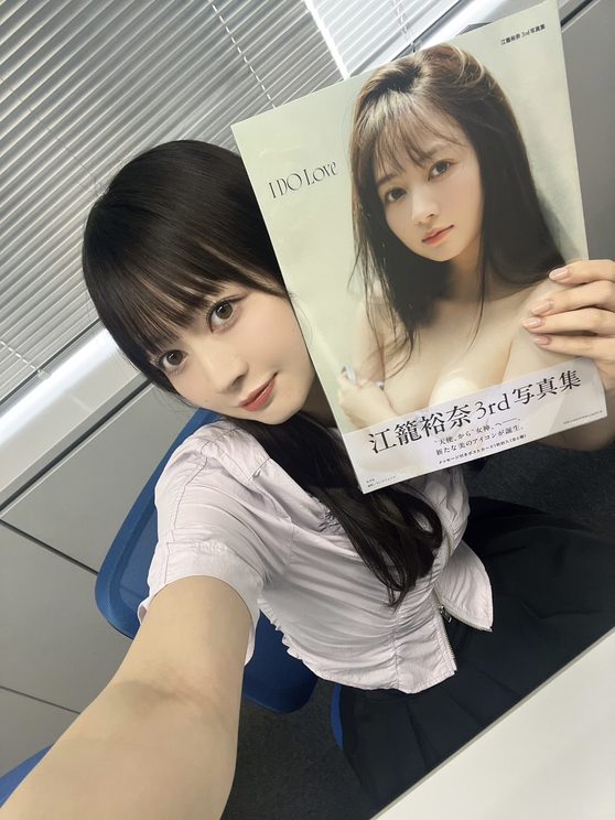 3rd写真集が発売になりました!