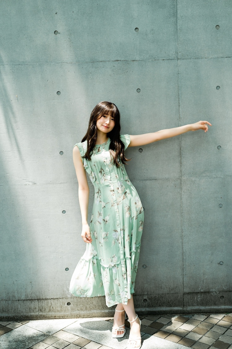 貝賀琴莉『FLASH』アザーカット(C)写真 大薮達也/光文社