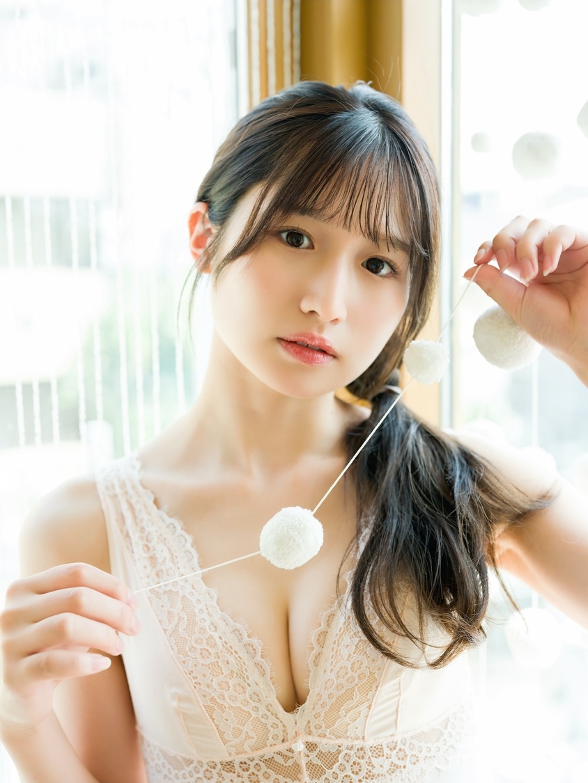 貝賀琴莉『FLASH』アザーカット(C)写真 大薮達也/光文社