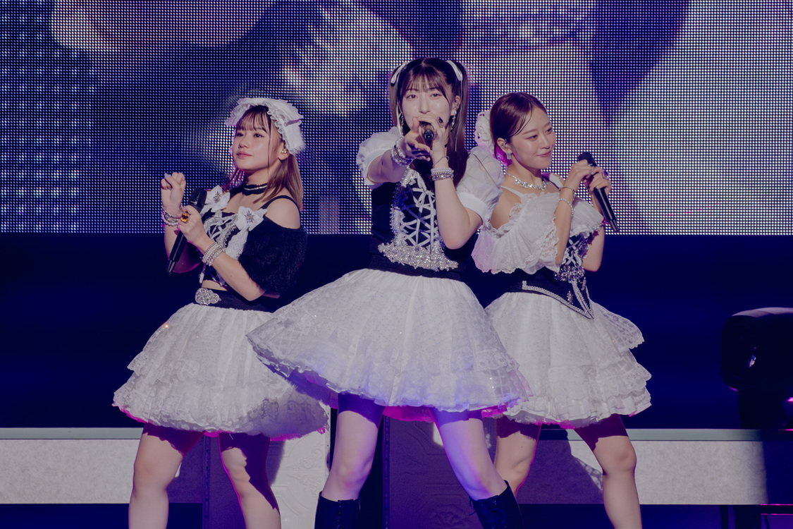 横山玲奈・羽賀朱音・小田さくら