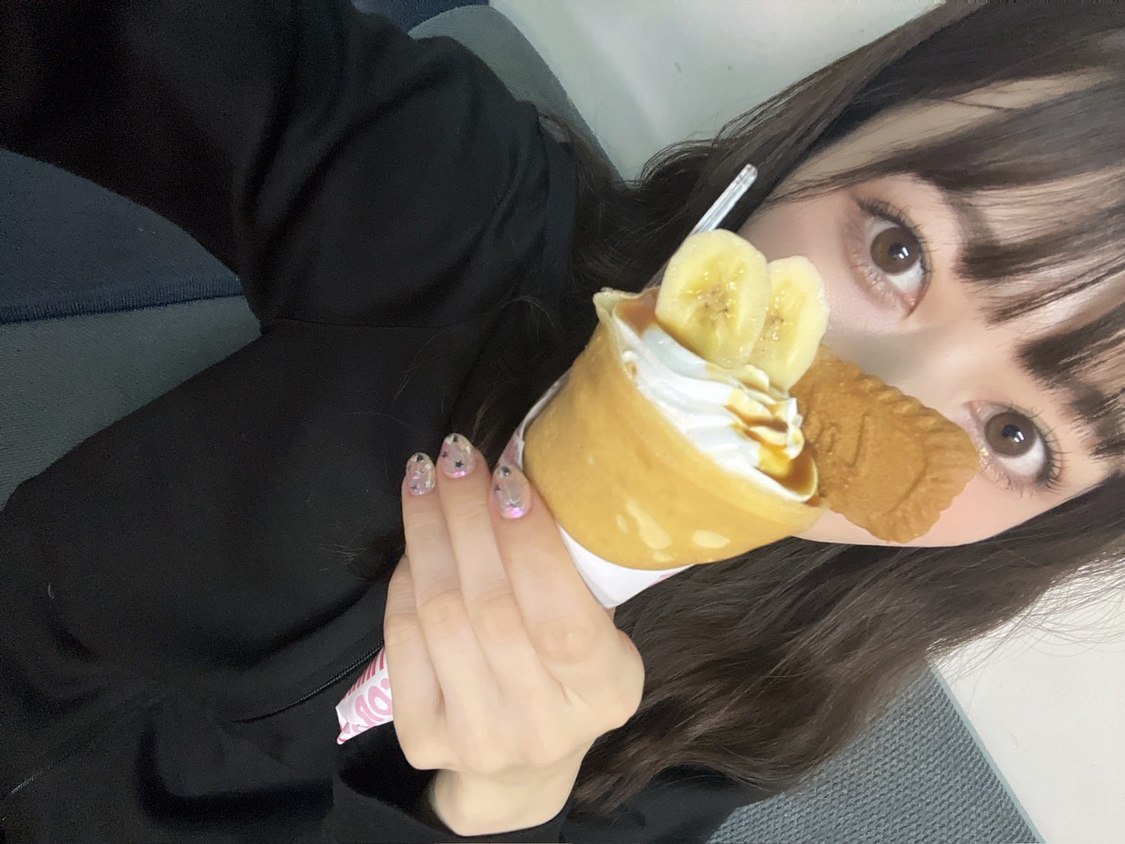 ライブの合間にクレープ食べてました