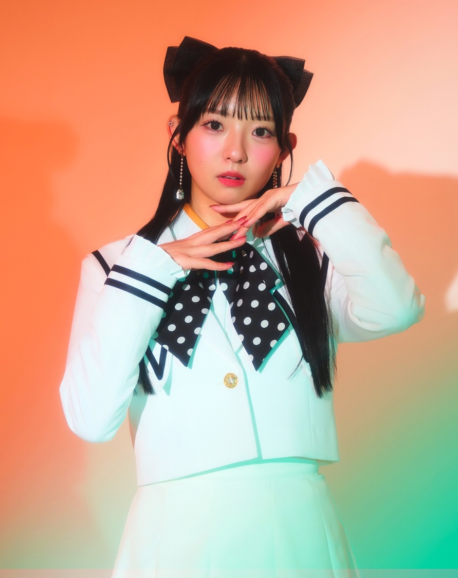 山下うみ（メンバーカラー：オレンジ色）