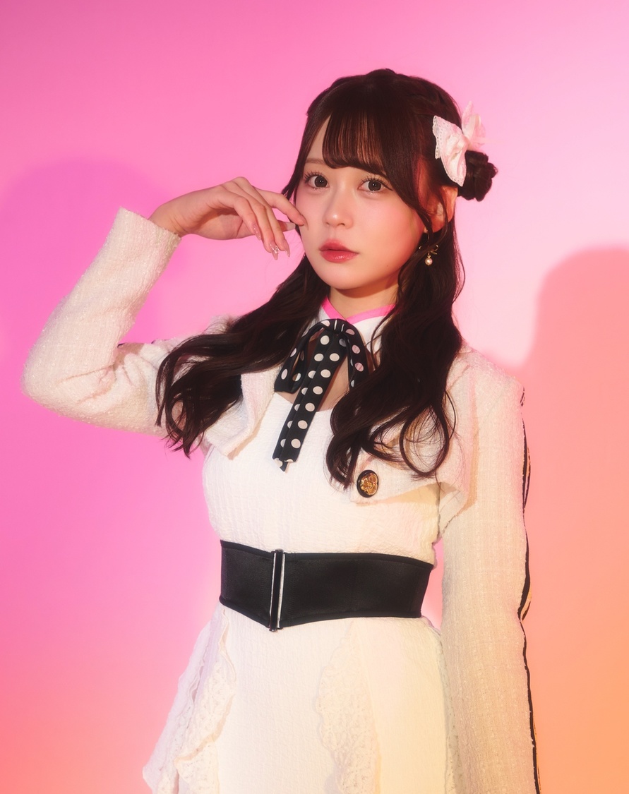 小浜菜摘（メンバーカラー：ピンク色）