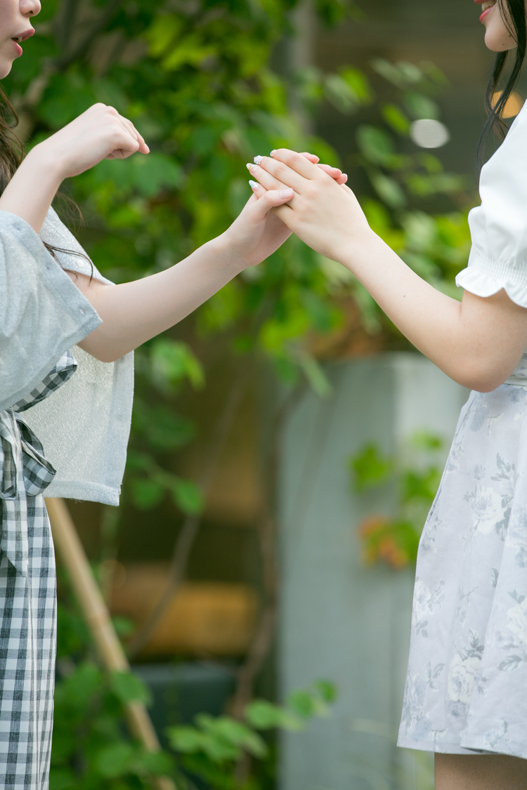 宇佐美幸乃（Luce Twinkle Wink☆）とPop'n'Roll副編集長 茉井良菜