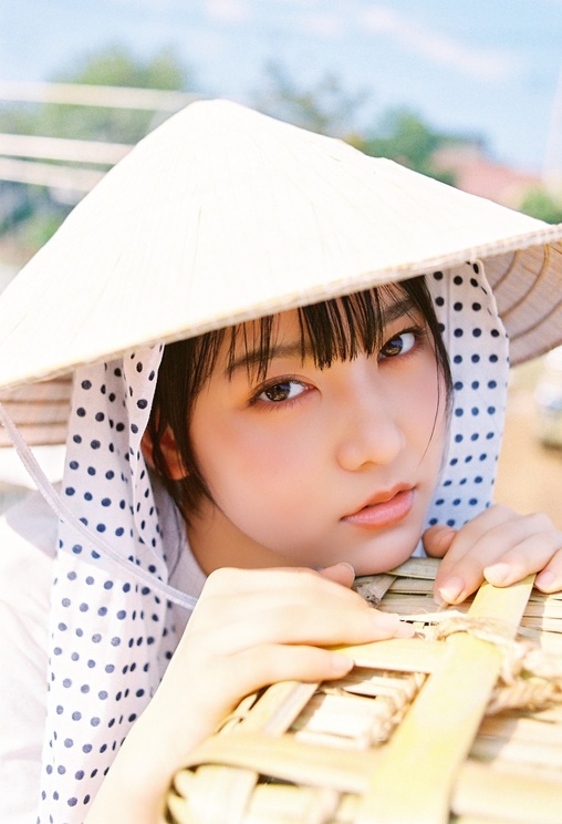 AKB48(丸山ひなた)「B.L.T.2025年12月号」(東京ニュース通信社刊) 撮影/是永日和